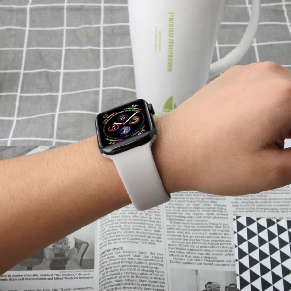 H113edaa4331141df995fe1e0488ed5a0T - Sportsrem Sort til Apple Watch